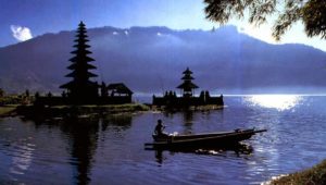 mengintip festival ulun danu beratan di bali