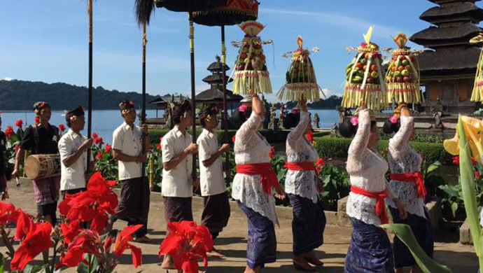 mengintip festival ulun danu beratan di bali