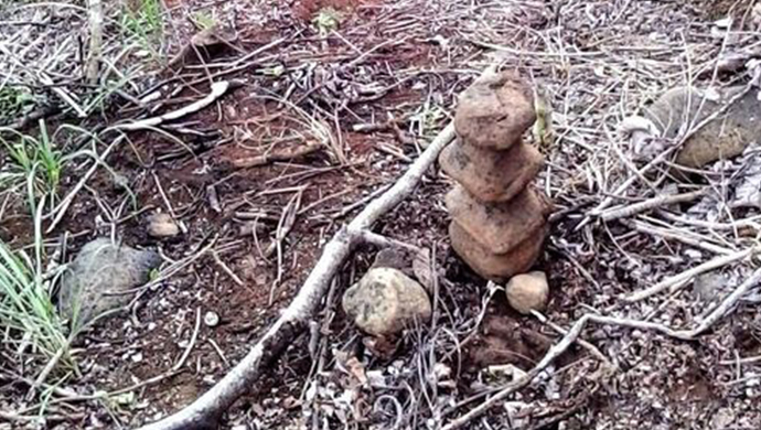 batu aneh menyerupai bidak catur di temukan di sukabumi