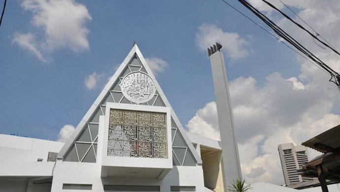 masjid unik berbentuk segitiga hanya ada di tanah abang