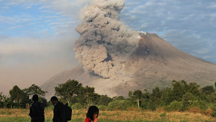 Medan Kembali Kehujanan Abu Vulkanik Sinabung