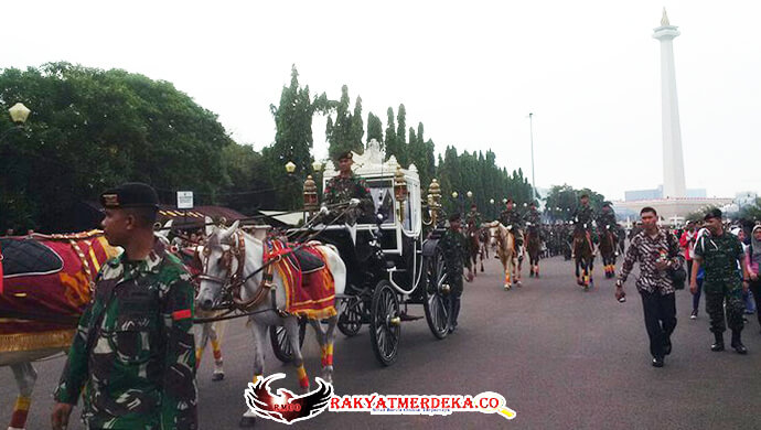 inilah-kereta-kencana-ki-jaga-raksa-yang-akan-membawa-bendera