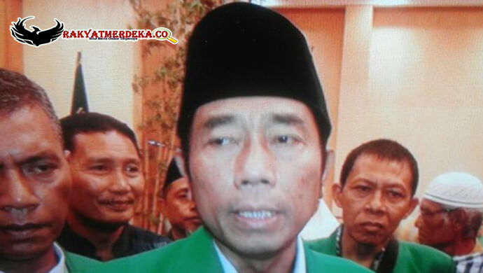 Abraham Lunggana atau Haji Lulung pernah digadangkan maju jadi kandidat calon gubernur DKI Jakarta dari Partai Persatuan Pembangunan (PPP) kubu Djan Faridz. PPP kubu ini berharap bisa berkoalisi dengan partai Gerindra maupun dengan Partai Demokrat. " Tak tertutup peluang dengan Partai Demokrasi Indonesia Perjuangan, " tutur Ketua Umum PPP Djan Faridz waktu buka Musyawarah Lokasi ke-7 PPP Sulawesi Utara yang di gelar di Hotel Aston Manado, Sabtu (20/8/2016). Haji Lulung yang juga ikut ada mengatakan kalau sekarang ini telah lakukan survey pribadi berkaitan elektabilitasnya. " Bila diliat dari popularitas, saya tak di kenal saja di Jakarta, namun di semua Indonesia, " ungkap Lulung. Dari hasil survey di ketahui sekurang-kurangnya ada tiga kekuatan yang mendukungnya, yaitu kekuatan masyarakat Betawi, kekuatan organisasi kemasyarakatan yang sampai kini dibinanya, serta dari PPP. Diluar itu juga, menurut Lulung, banyak pula adik-adik remaja yang saat ini turut menyosialisaikan dirinya, ditambah lagi dirinya berhimpun dengan Komunitas RT/RW serta Komunitas Mirza RT/RW. " Penduduk Jakarta telah menginginkan sekali mempunyai gubernur yang baru, " tutur Lulung. Karenanya Lulung memohon supaya masyarakat Jakarta mesti turut mengamankan, menyukseskan serta turut dan memastikan hak suaranya sambil mengharapkan keputusan Mahkamah Konstitusi berkaitan kisruh di PPP akan lebih baik. Walau sekarang ini masih dalam step konsolidasi, tetapi Lulung meyakini dia bakal menang di Pilkada 2017 baik maju sebagai Gubernur ataupun Wakil Gubernur. " Saya meyakini siapa yang jadi calon Gubernur atau Wakil Gubernur serta ada saya disitu, itu pasti menang, salah satu calon yang ada disitu mengikutkan Haji Lulung itu pasti Menang, " pungkas Lulung dengan penuh keyakinan.