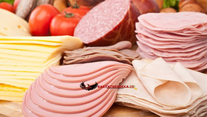 Bahaya dan Porsi Yang Tepat Dalam Konsumsi Daging Olahan