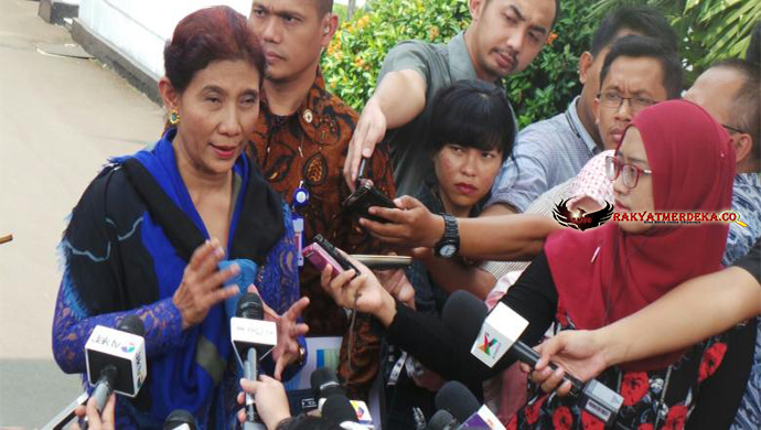 Ibu Susi Nyeker dan Berlari Di Istana Presiden