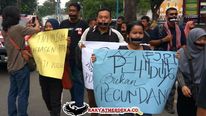 hut-tni-di-medan-di-sambut-demo-tutup-mulut