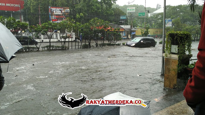 banjir-parah-di-bandung-kerugian-capai-16-miliar