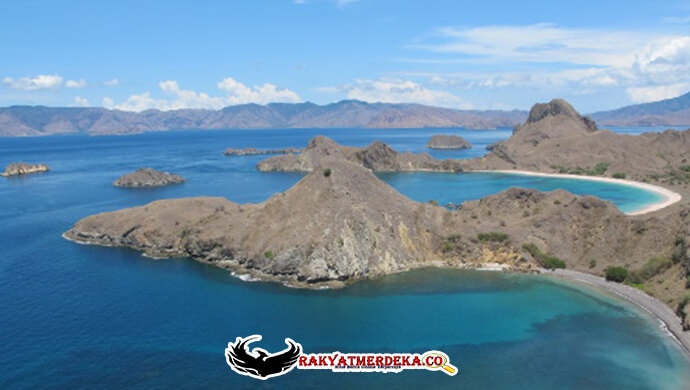 pulau-padar-salah-satu-pulau-tercantik-di-indonesia