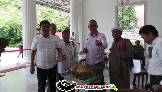 ahok-cuti-habiburokhman-hadiahkan-tumpeng-buat-ahok