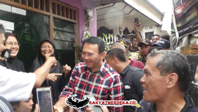 ahok-di-demo-malahan-di-ajak-foto-bersama