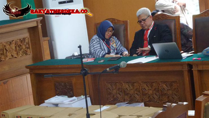 KPK Menyerahkan Bukti Rekaman Dan Transkrip Dalam Sidang Praperadilan Novanto