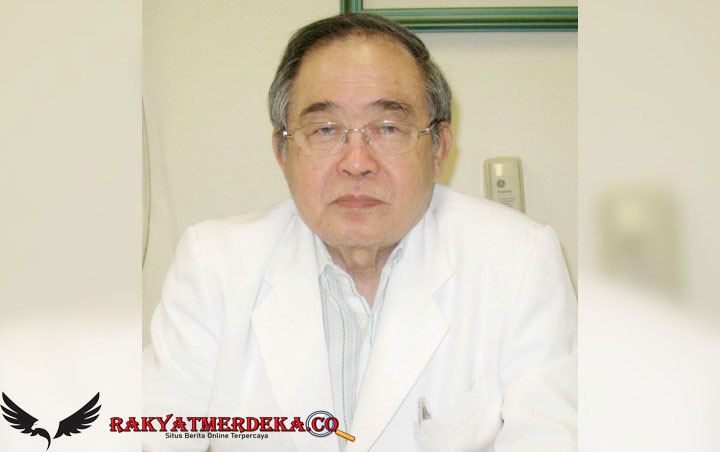 Dokter Usia 80 Tahun, Handoko Gunawan Ikut Tangani Pasien Corona