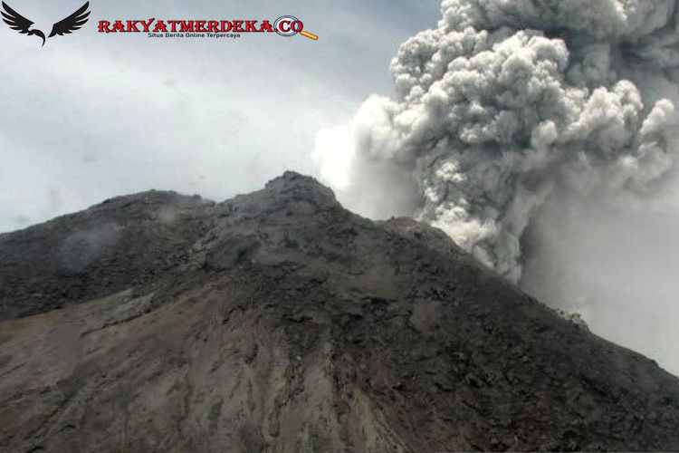 Tengah Malam, Gunung Merapi Kembali Meletus dengan Tinggi Kolom 1500 Meter