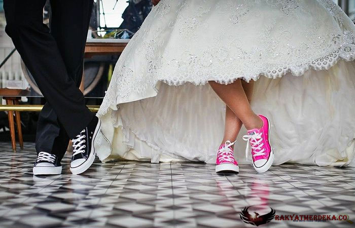 Sebuah Pernikahan di Sekolah dengan 400 Undangan Digerebek Polisi