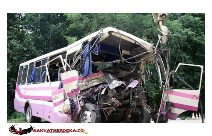 Hendak ke Pantai Terindah, Sebuah Bus Terjun dari Pegunungan, 19 Tewas