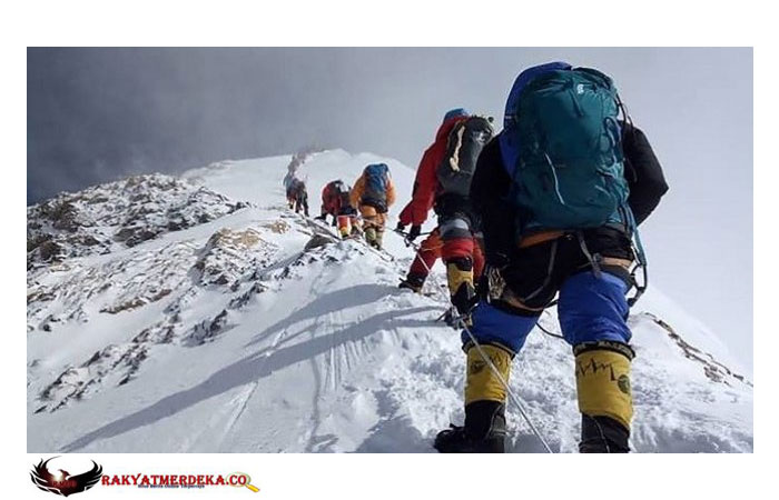 Ketahuan Bohong, Tiga Pendaki India Dihukum karena Ngaku ke Puncak Everest
