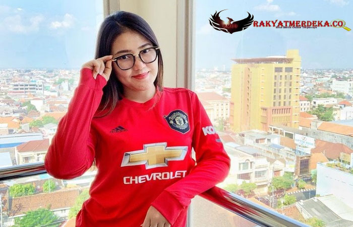 Kata Via Vallen soal Fotonya Dipasang di Instagram Resmi Manchester United