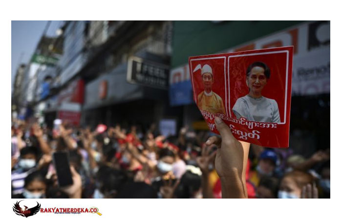 Sejak Kudeta Militer, Warga Myanmar Bikin Tato sebagai Bentuk Protes