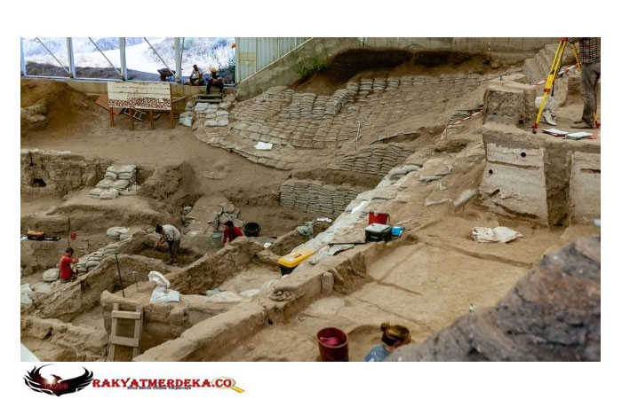 Gara-gara Hujan Lebat, Arkeolog Temukan Patung Kerbau Berusia 2.500 Tahun